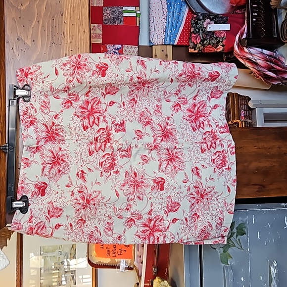 HOST PIC...Linen blend nautral and red colored twall skirt sz 12 with side slit - Picture 4 of 5